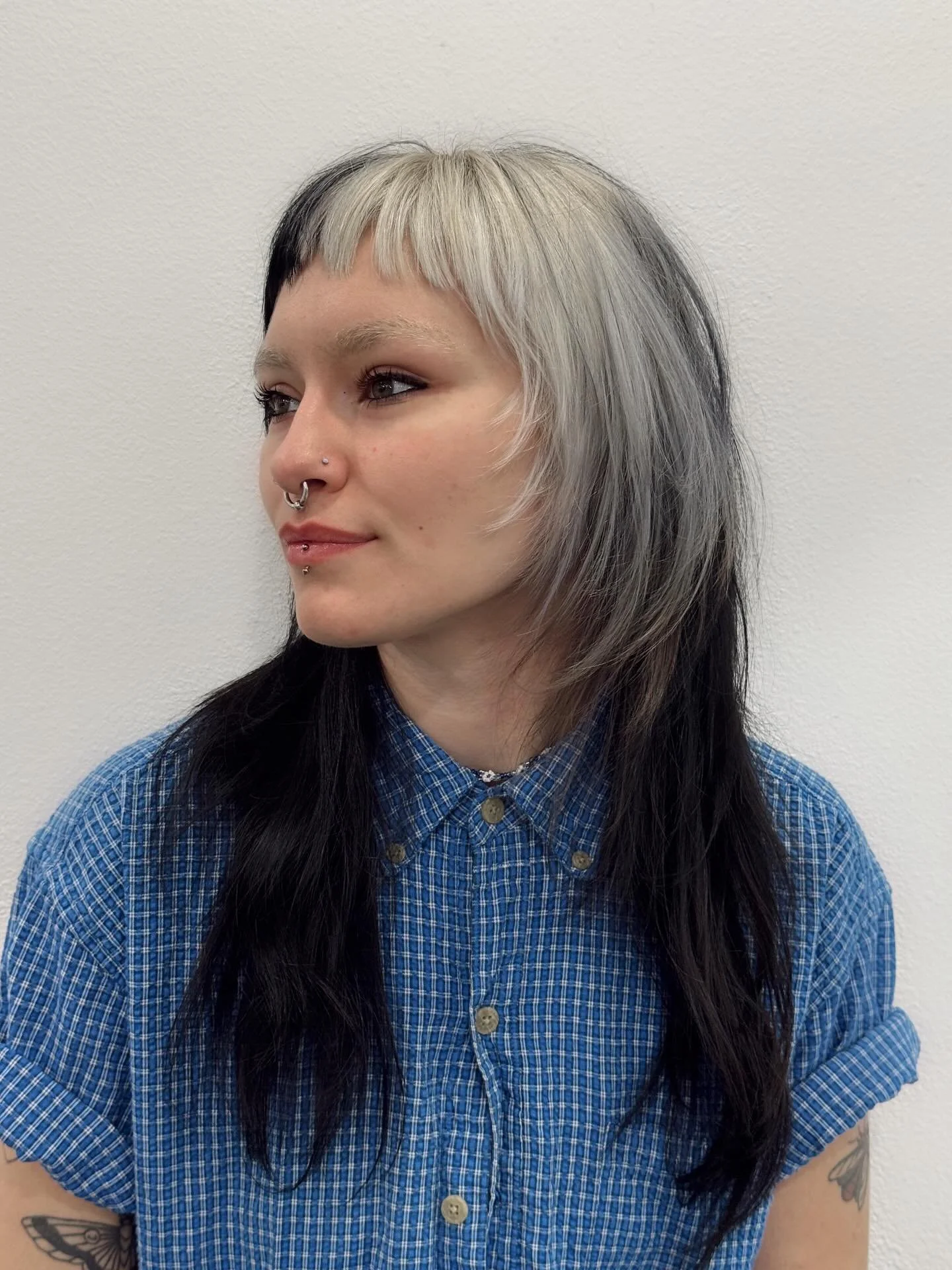 Piecey shag done by @kapelli.by.kg styled using @hairstorystudio POWDER + UNDRESSED 💥
&bull;
&bull;
&bull;
#PDX #PDXHair #PDXHairSalon #PDXHairstylist #Portland #PortlandHair #PortlandHairSalon #PDXRazorCut #ShagHaircut #BehindTheChair #Elevate #Mod
