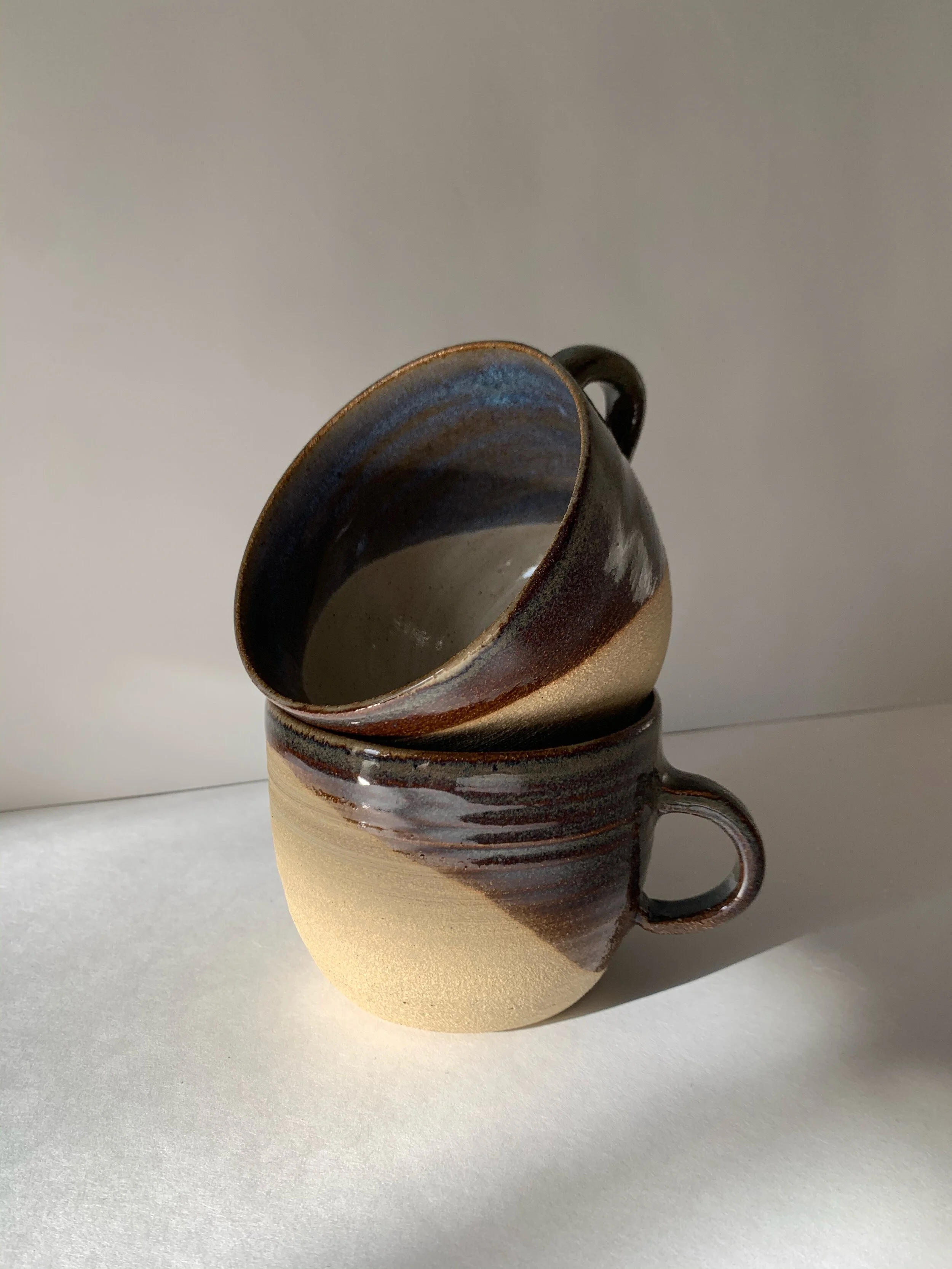 Diagonal dip floating blue mugs