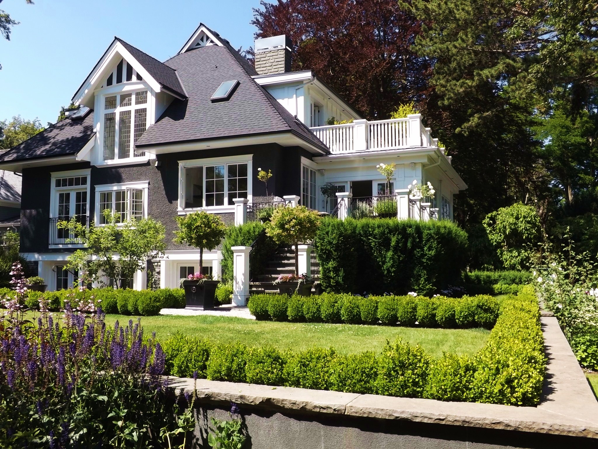 Heritage home an formal garden