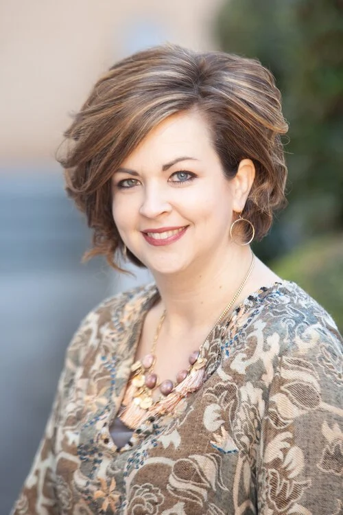 20190110laurilyn-headshot07.jpg