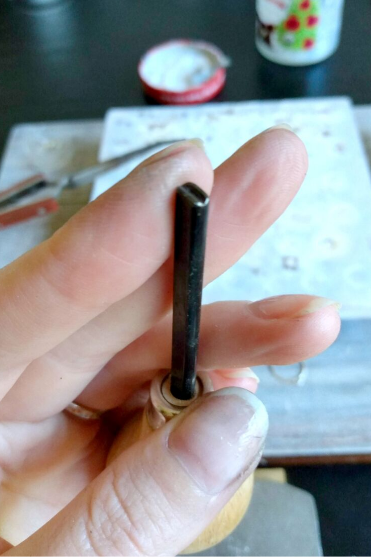 Grooved-Prong-Pusher.png