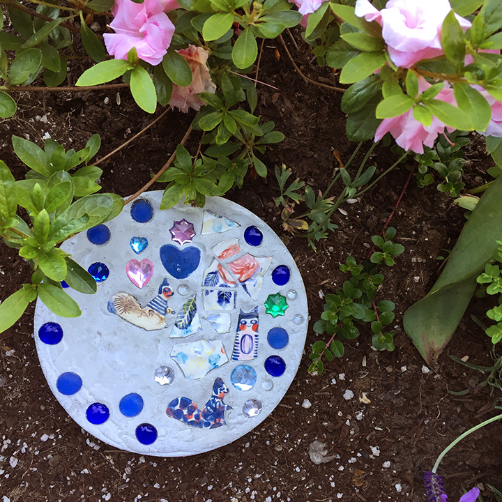 squirrel-stepping-stone-roses-kittenchops.jpg