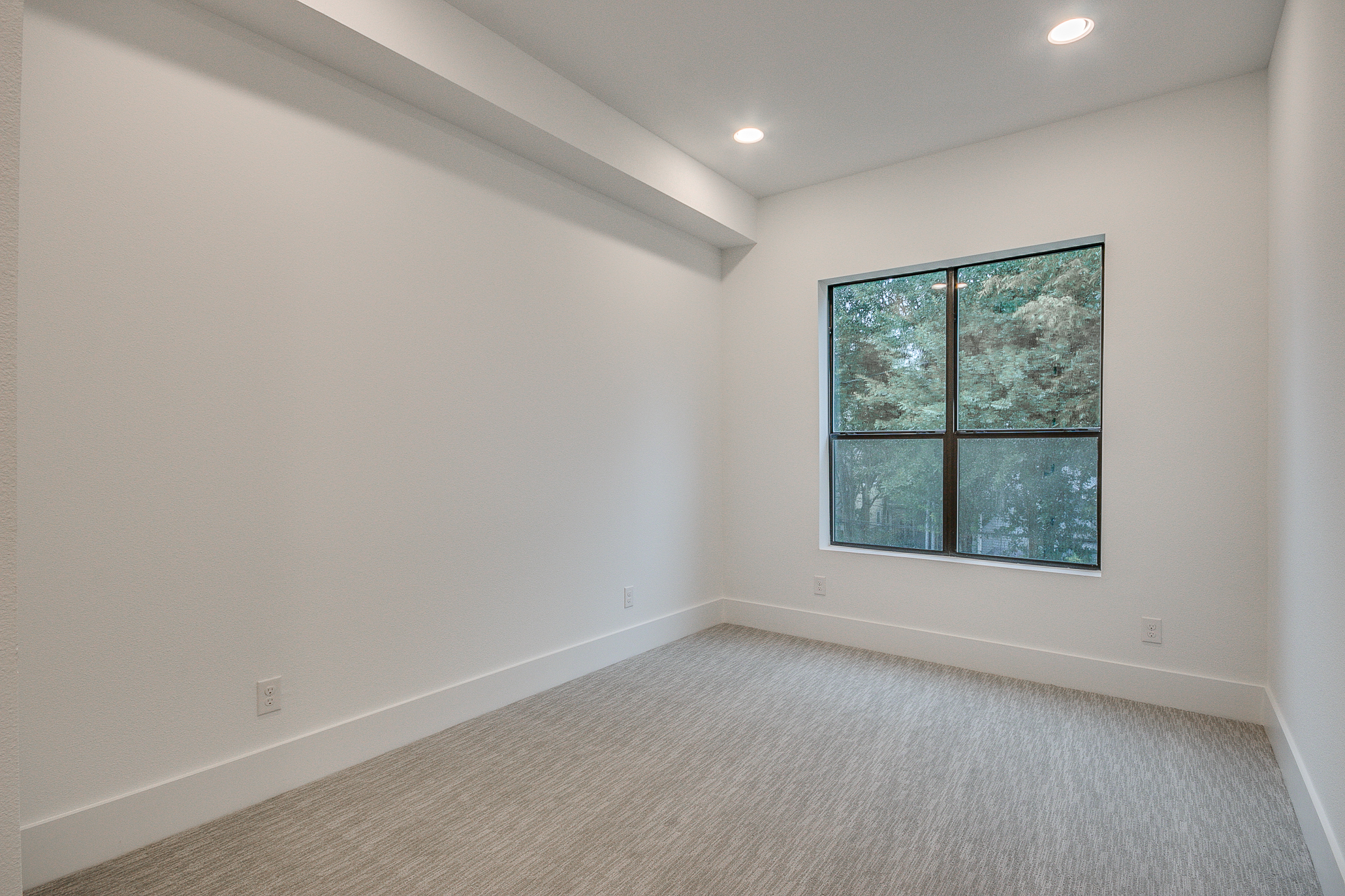 305 E 27th St21.jpg