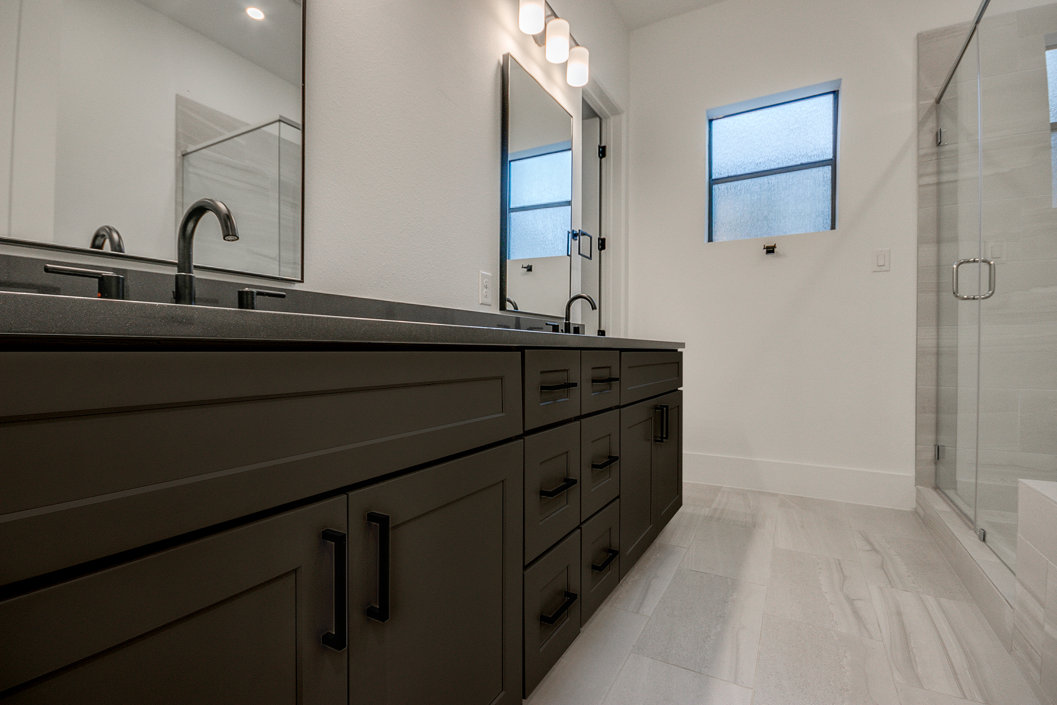 305 E 27th St32_BrownCabs.jpg