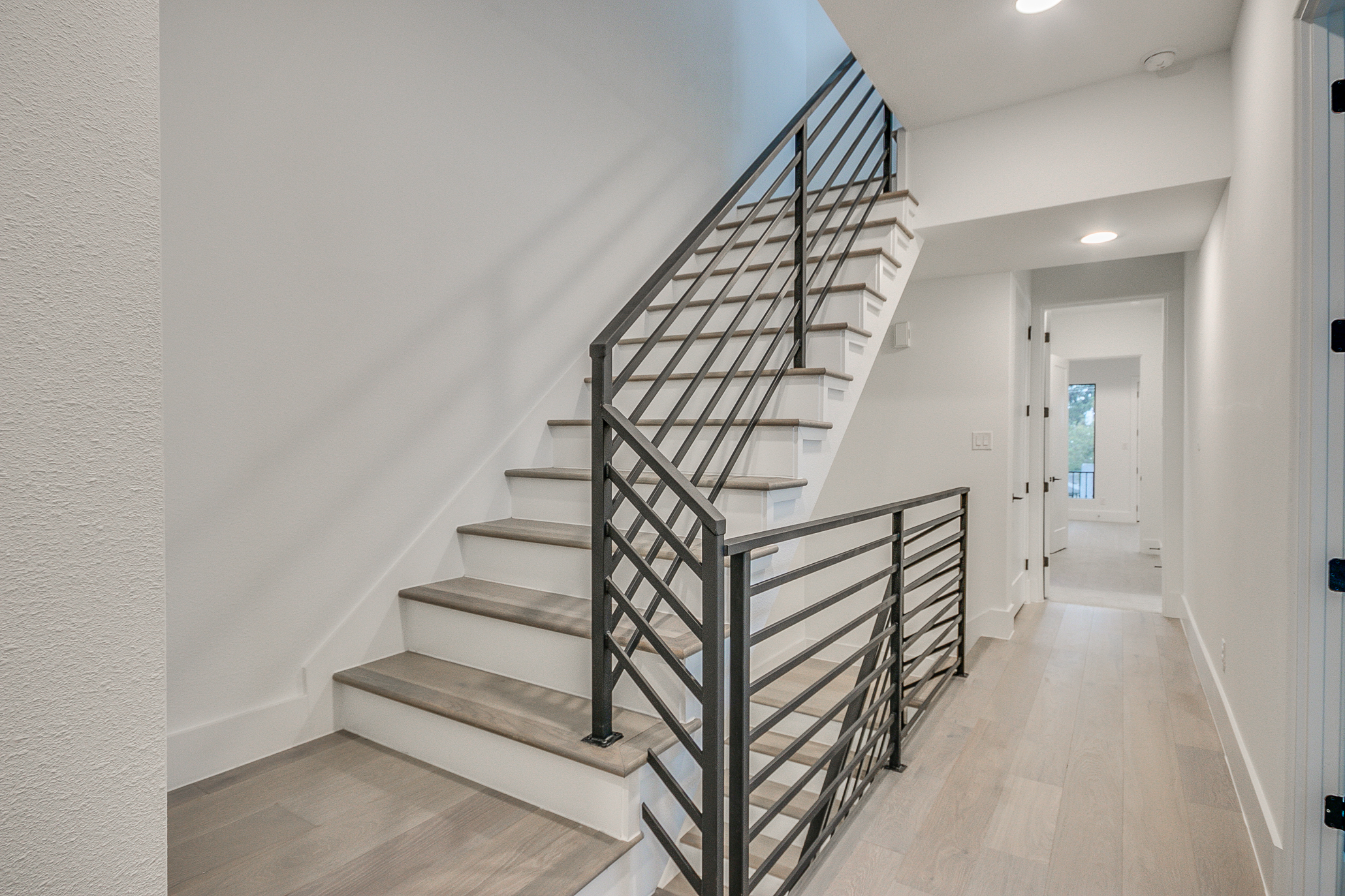 305 E 27th St24.jpg