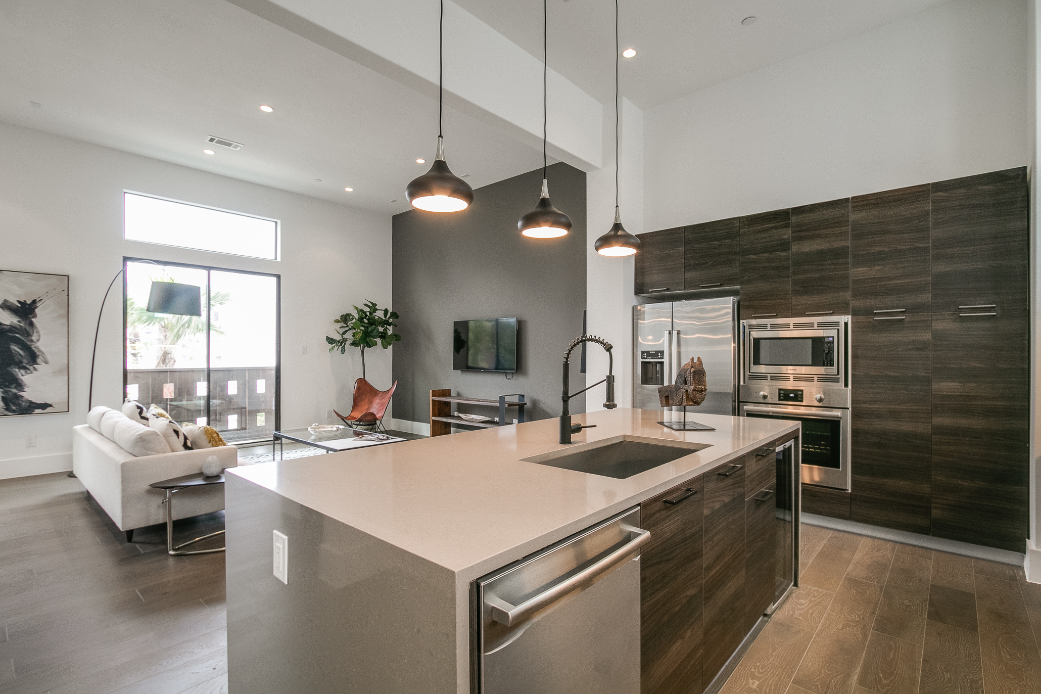325 E 2nd07.jpg