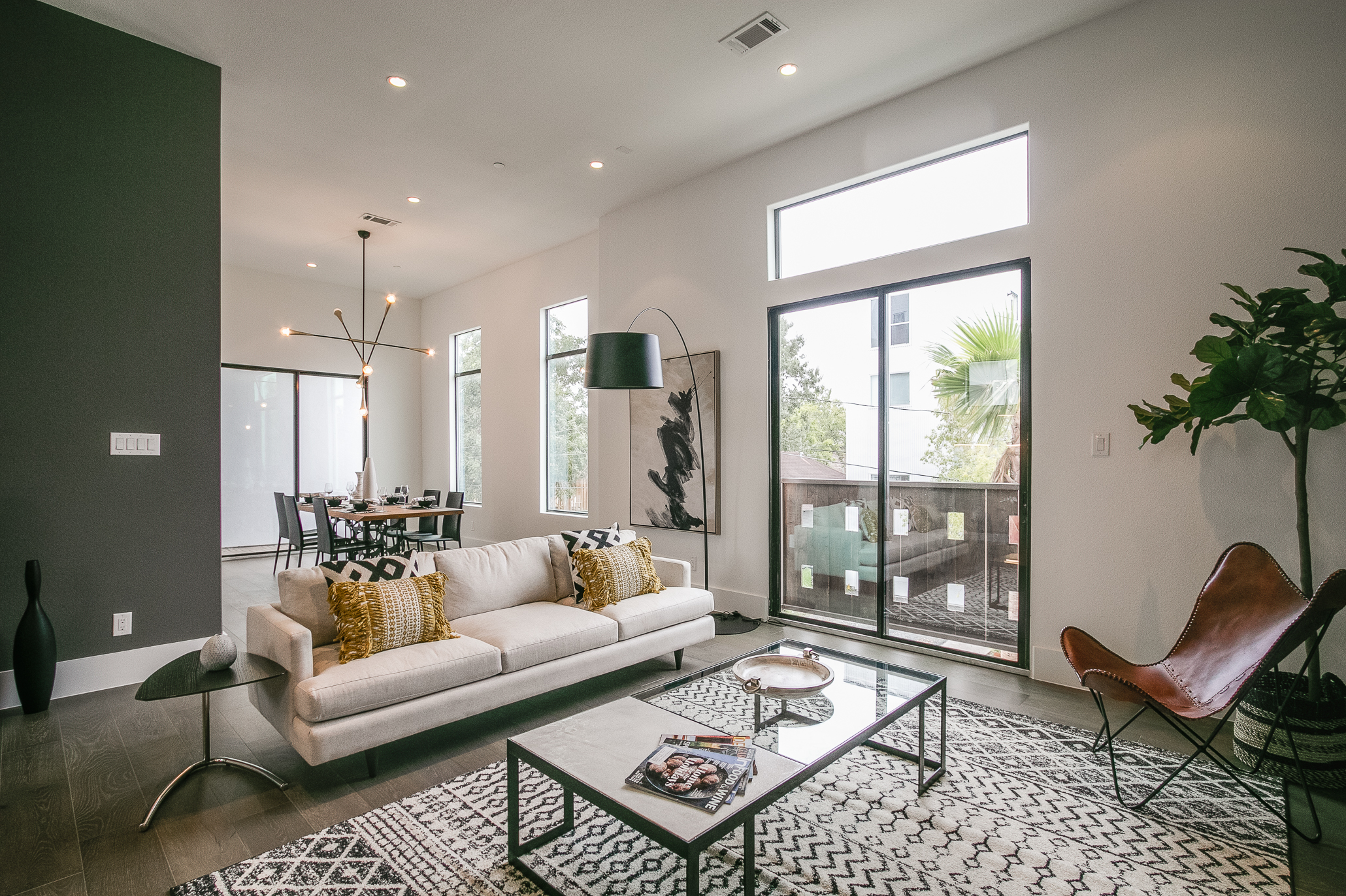 325 E 2nd12.jpg