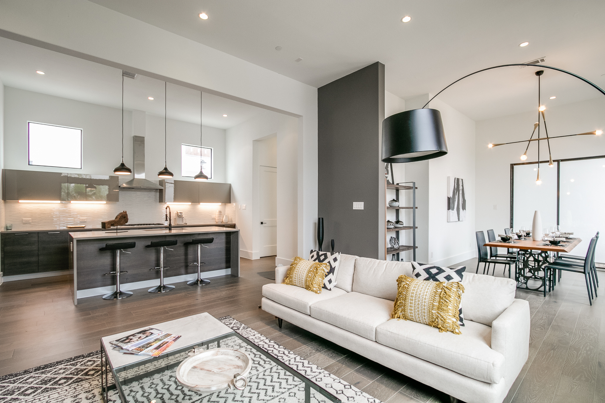 325 E 2nd15.jpg