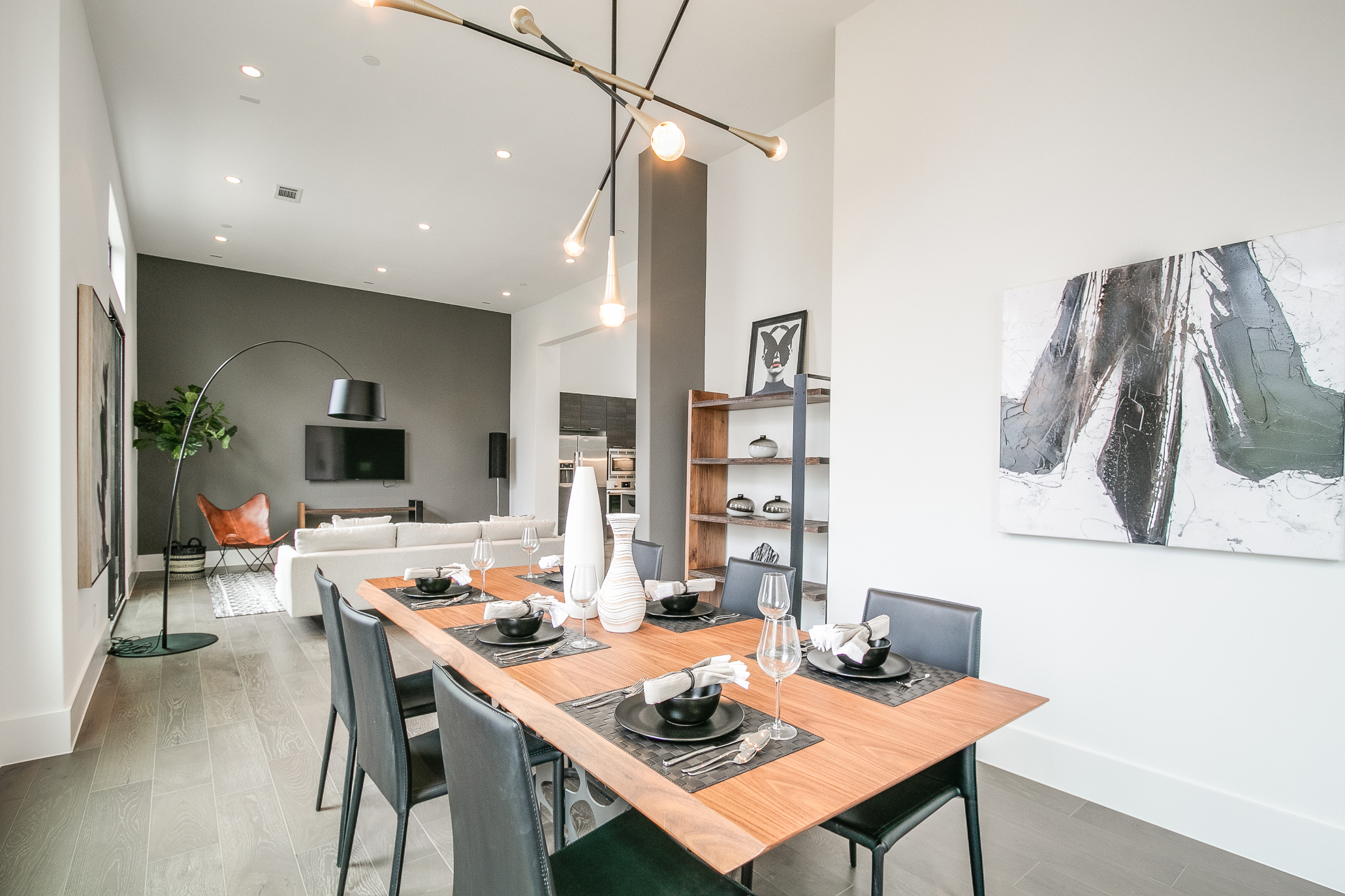 325 E 2nd16.jpg