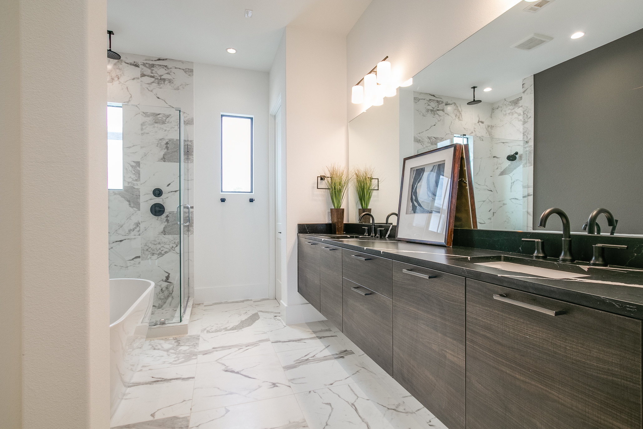 325 E 2nd27.jpg