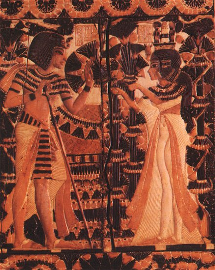 Tutankhamun receives flowers from Ankhesenamun