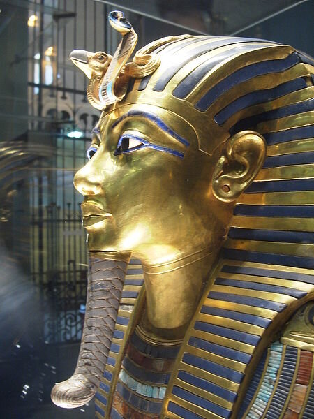 Side view of Tutankhamun funerary mask 