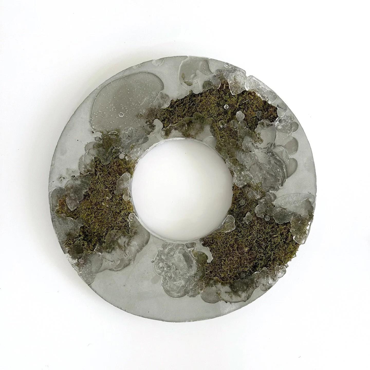 Sold! 
I&rsquo;m so thrilled to hear that this piece is sold after the opening at @loislambertgallery last weekend 🥰

&bull;
&bull;
&bull;
&bull;
&bull;
#sasinunzohm&nbsp;#emergingartist&nbsp;#wallinstallation&nbsp;#concreteart&nbsp;#naturalartistry