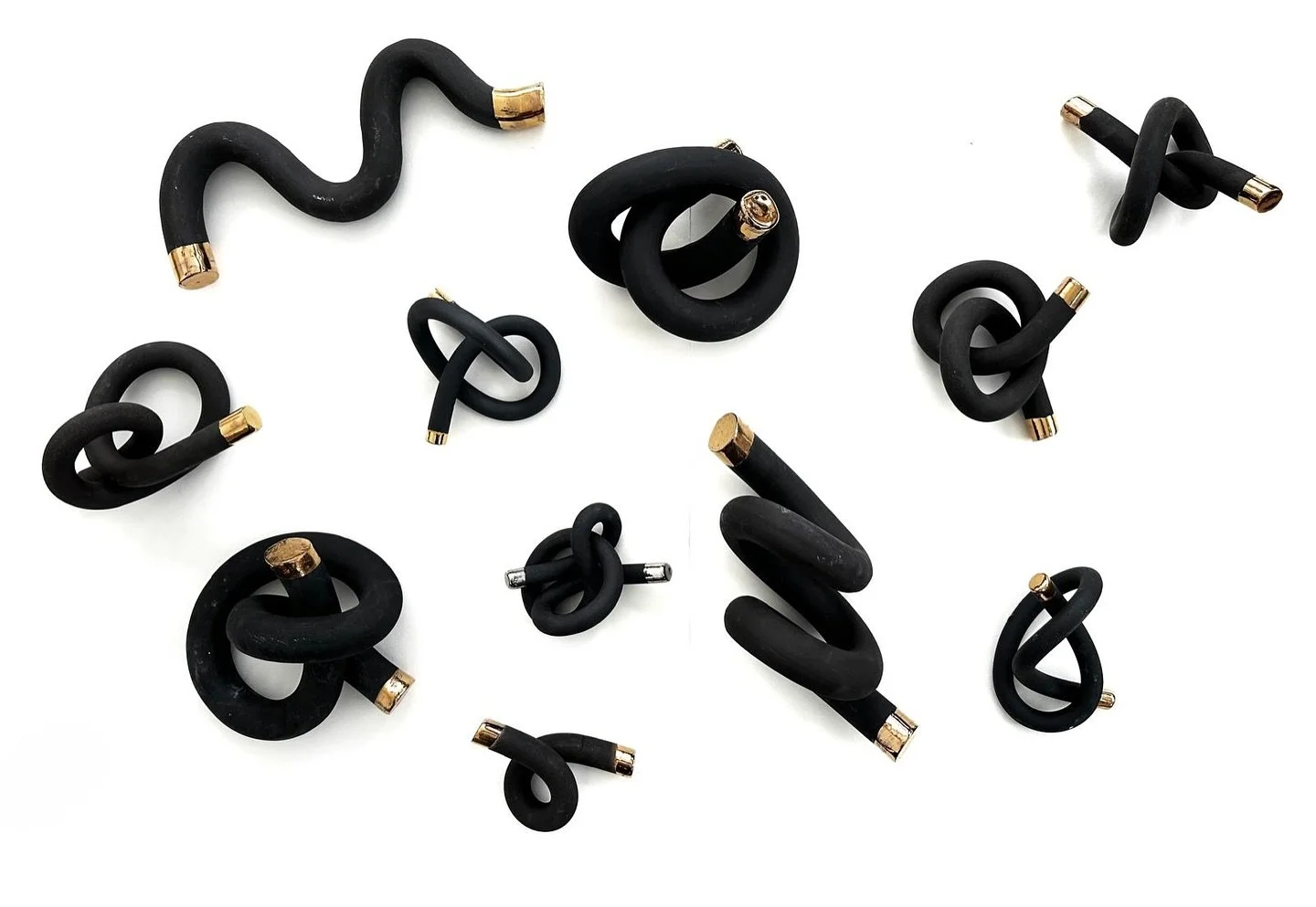 K(n)ots with gold 
&bull;
&bull;
&bull;
&bull;
&bull;
#sasinunzohm&nbsp;#emergingartist&nbsp;#wallinstallation&nbsp;#concreteart&nbsp;#naturalartistry&nbsp;#wallsculpture&nbsp;#creativecollective&nbsp;#tappancollective&nbsp;#hotelinterior&nbsp;#moder