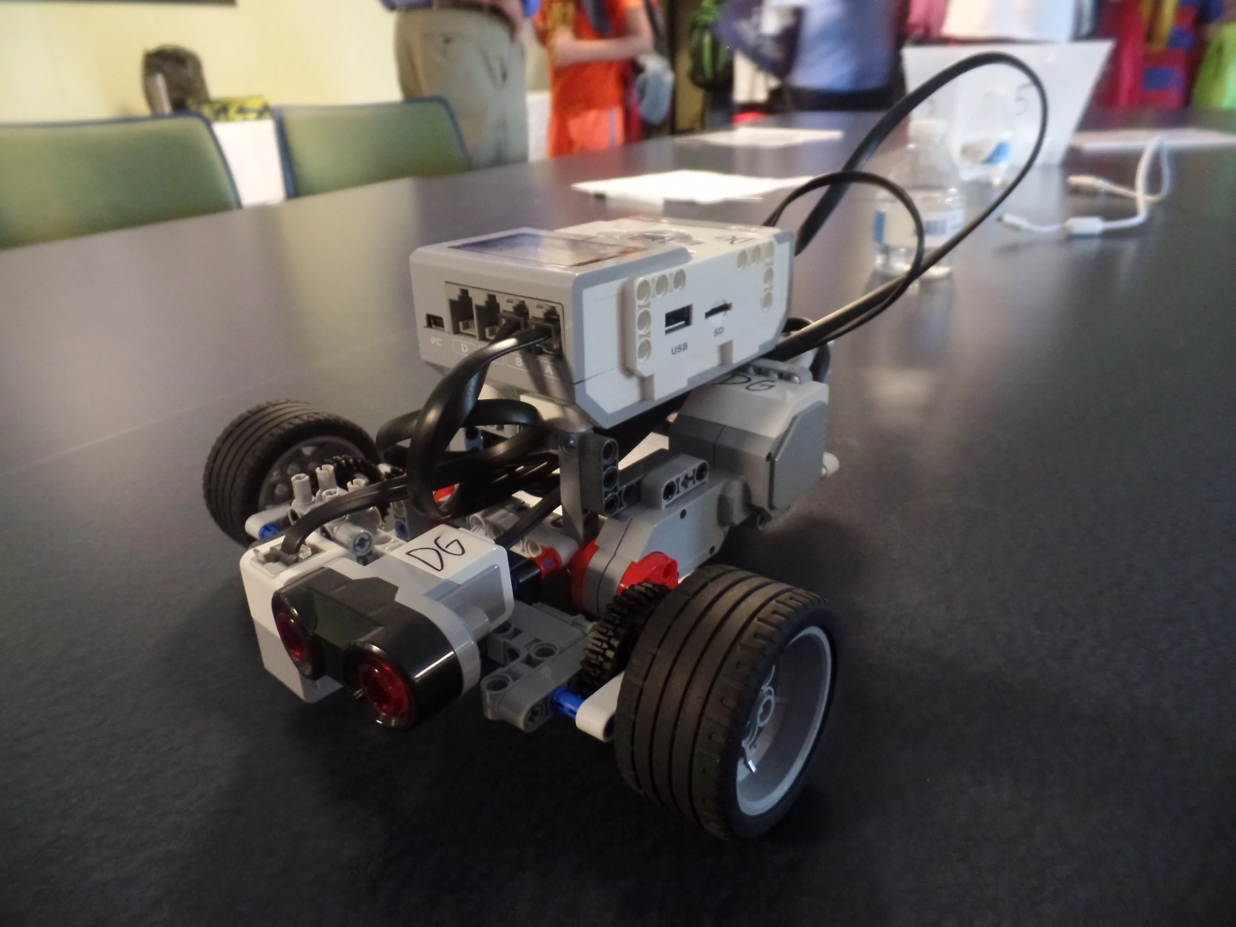 Racing Robots at PACAR Aug 2016 Summer Camps!