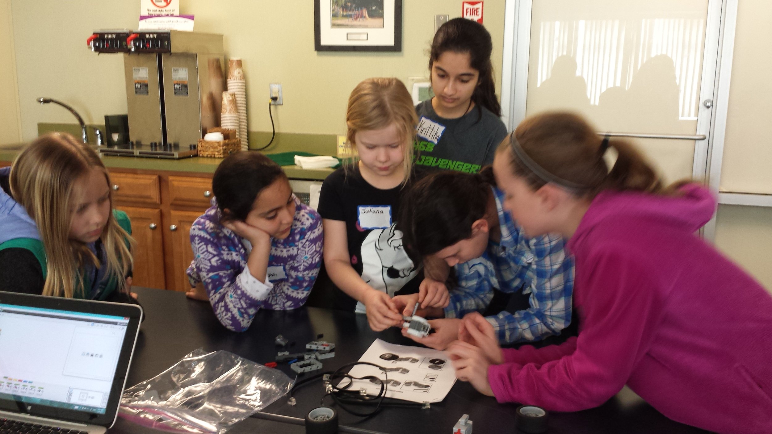 Krittika helps the participants build their robot. Girls Robotics Camp, March 2017.