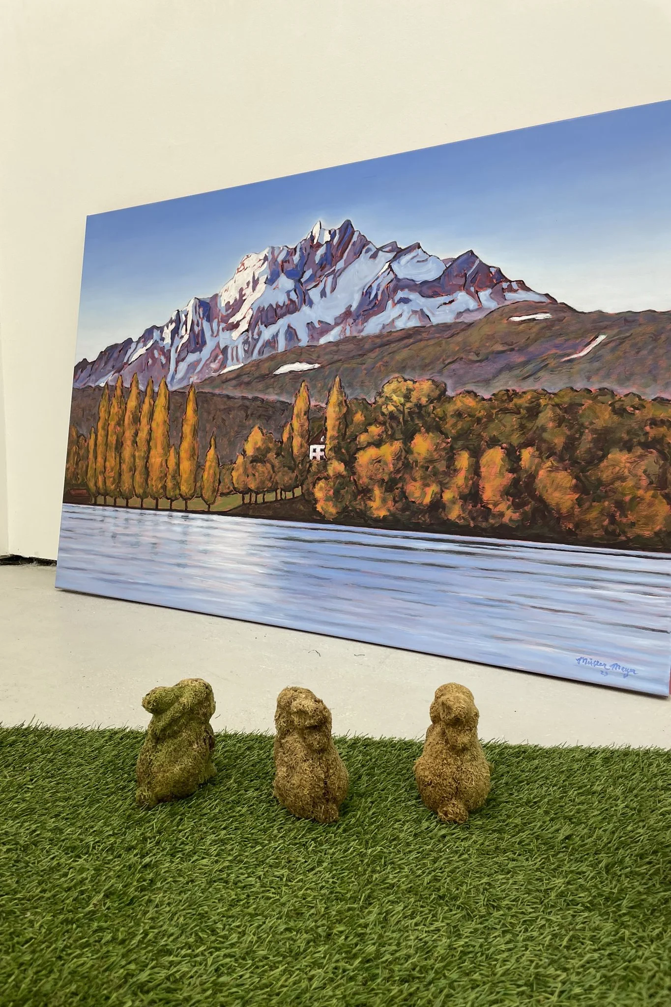  Installation Galerie Kriens,  Gruppenausstellung, “Ab auf den Pilatus” 2024 (Pilatus Bild von Bruno Müller-Meyer) 