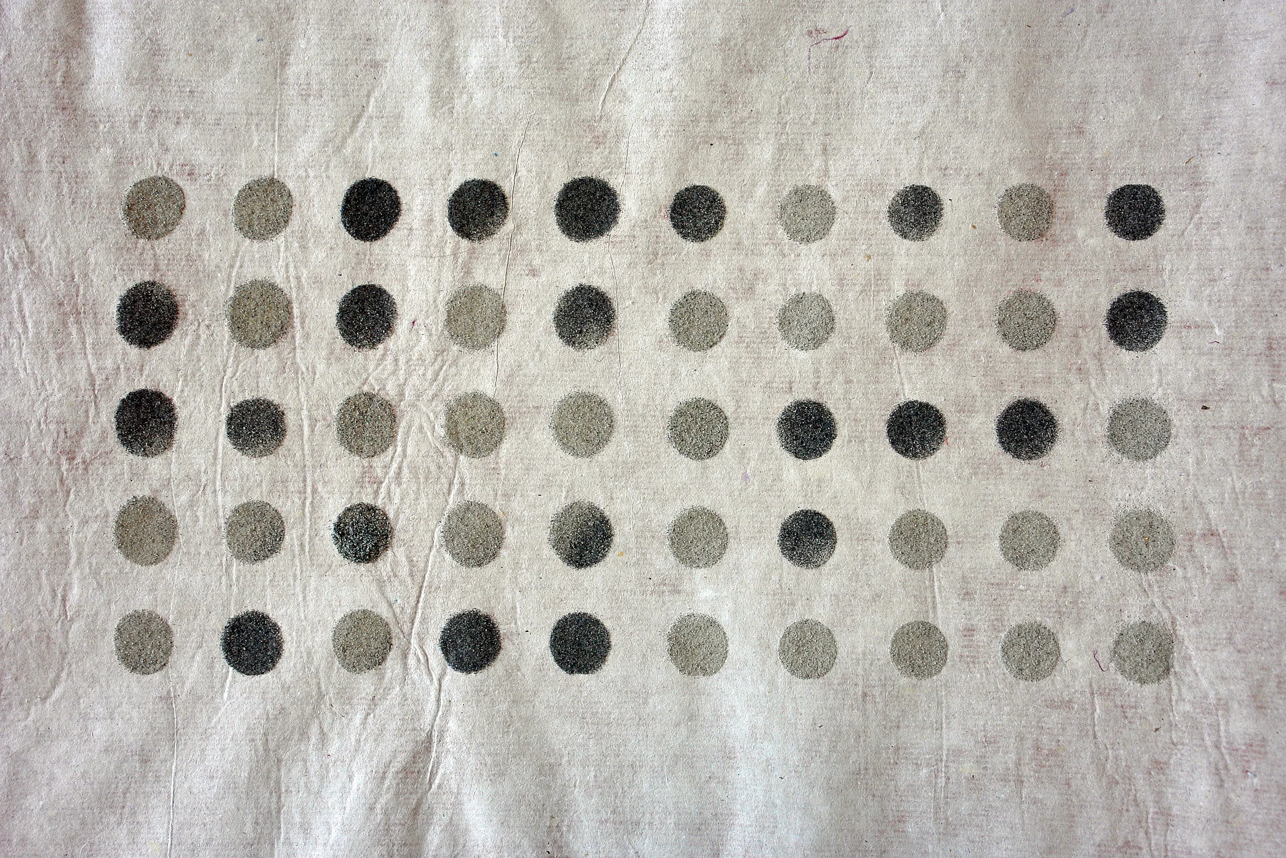  Kreise, Sand auf Papier, 43x62,5 cm 