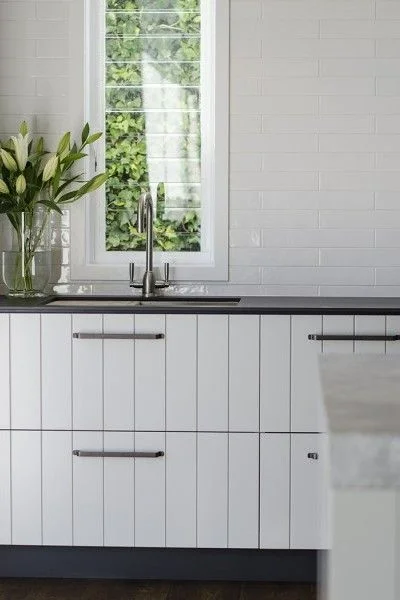 Long, brick bond subway tiles looking modern and timeless. Interior design: Turton Oliver