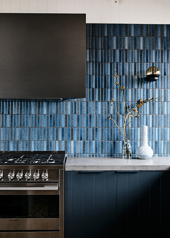 62 Tiled Splashbacks You Shouldn T Be, Blue Subway Tiles Kitchen Splashback