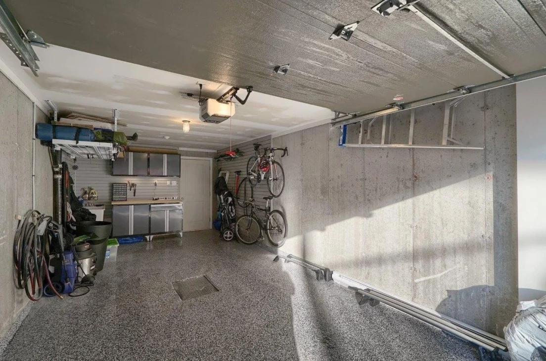 clean-garage-condo-8125-rue-de-londres-brossard-qc.jpg
