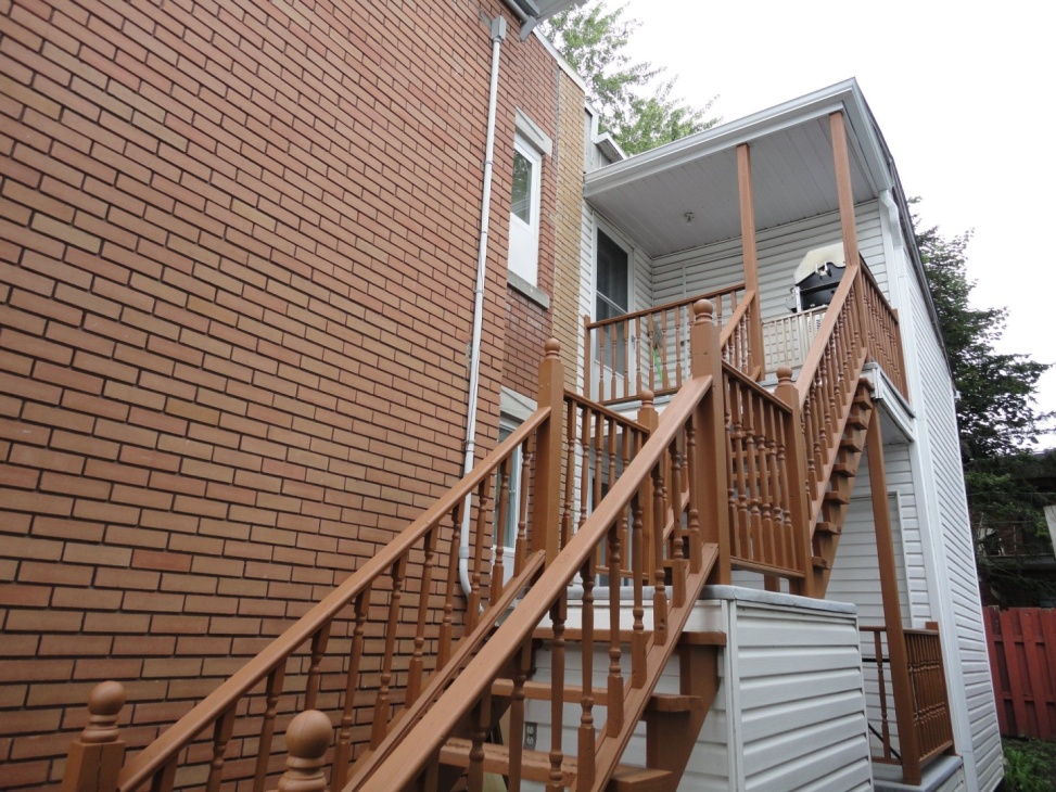 back-stairs-1165-1167-Rue-St-Georges-Longueuil-qc.jpg