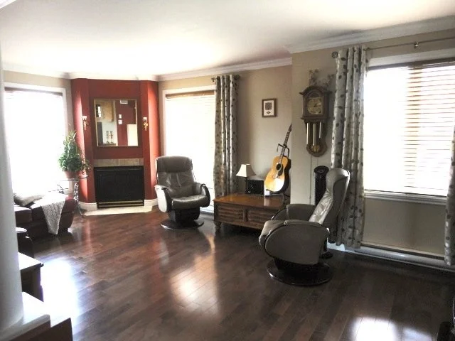 living-room-fireplace-renovated-4905-Av-Colomb-app-202-Brossard-qc.jpg
