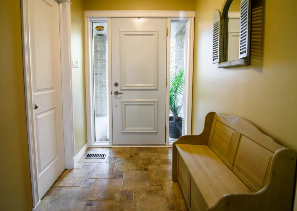 Hallway-renovated-gorgeous-585-Rue-Doris-Greenfield-Park-qc.jpg