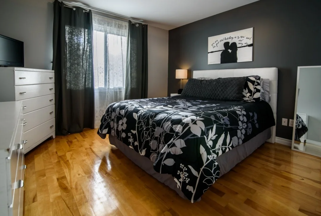 guest-bedroom-585-Rue-Doris-Greenfield-Park-qc.jpg