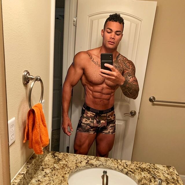 Trying to hit the beach this weekend. 🏖🏖🏖🌴🌴🌴🌊🌊🌊
#weekendvibes
#covidbody
#quarantinegains
-
Transformation Programs
www.jeremyrichterfitness.com