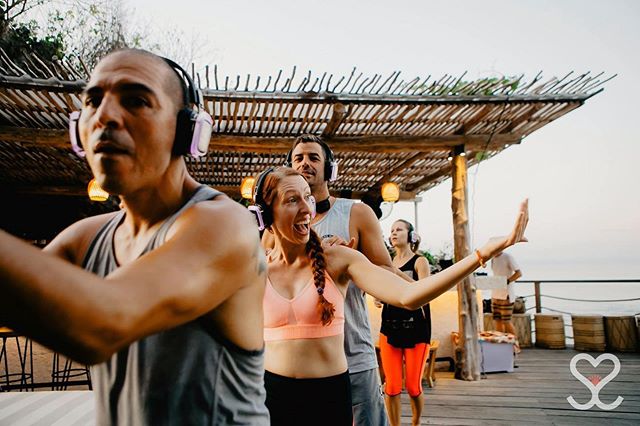 ^^Me inviting you to come talk about mindfulness and minimalism this Thursday with @ilovevolve 🙌⁣
⁣
📸: @secretsunrisebali &mdash; captured at a full moon sunset silent dance party in Bali! Thanks in large part to mindful minimalism, I collect more 