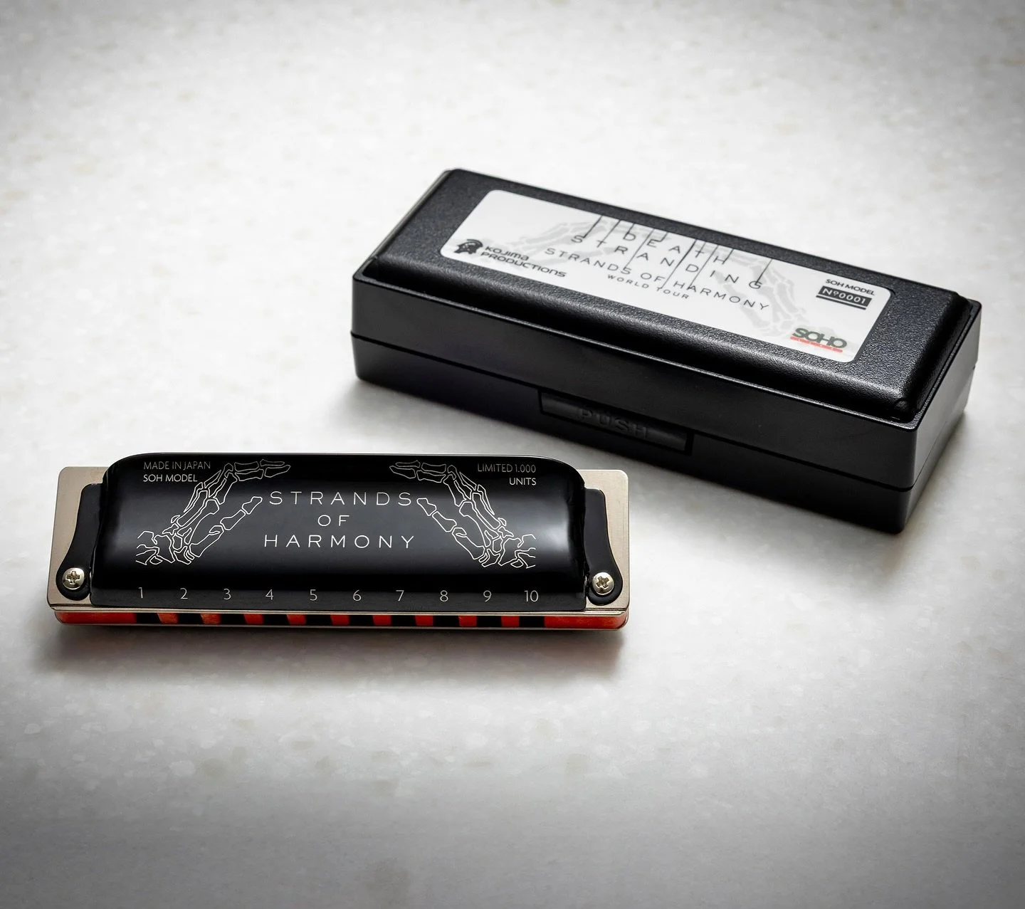 Introducing the first Strands of Harmony merchandise item: the DEATH STRANDING collaboration harmonica, produced by Suzuki Musical Instruments! 

Only 1,000 units will be produced worldwide. It will be available exclusively at the venues of all 20 sh