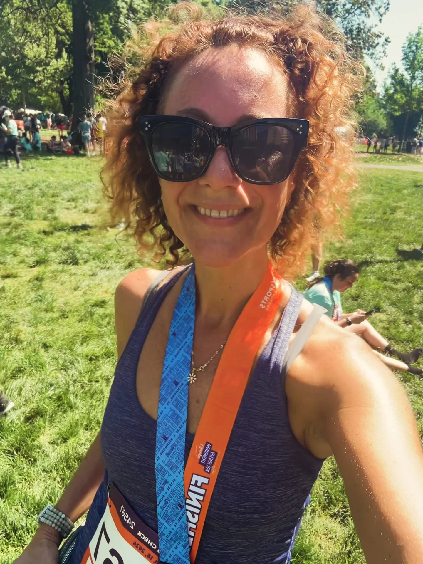 Been 10 years since I&rsquo;ve done the Monument Ave 10k &amp; I almost forgot how much fun it is💚
My running days are over because KNEES, but pretty proud of myself for walking 6.2 miles in 1 hour &amp; 31 minutes! 

Saw some of my @vhs_bluedevils 