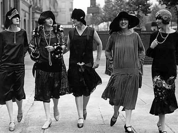 1920s-lovely-ladies flappers.jpg
