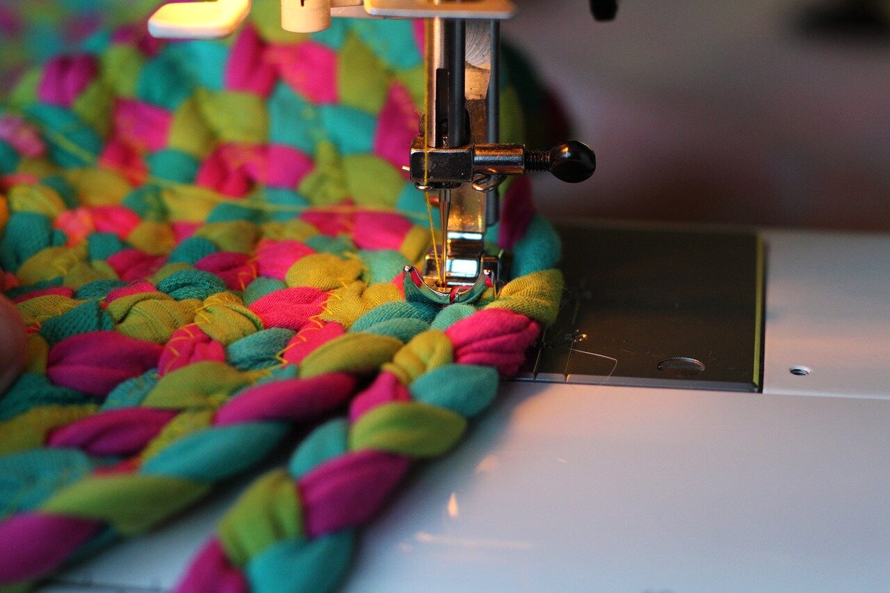 sewing-machine-1507485_1280.jpg