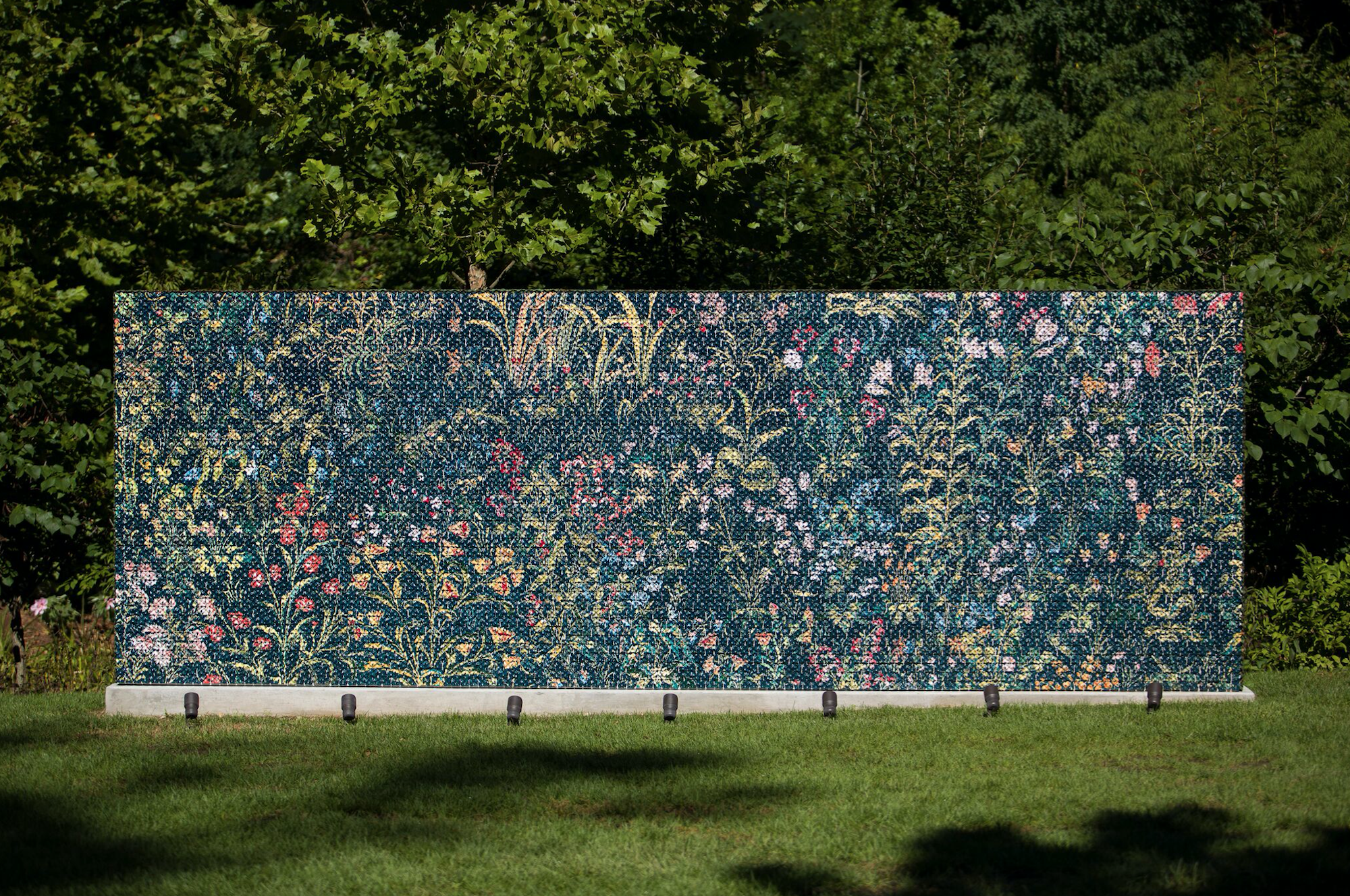 Kim Dickey, Mille-Fleur ( detail), 2011. Courtesy of Crystal Bridges Museum of American Art, Bentonville, Arkansas.
