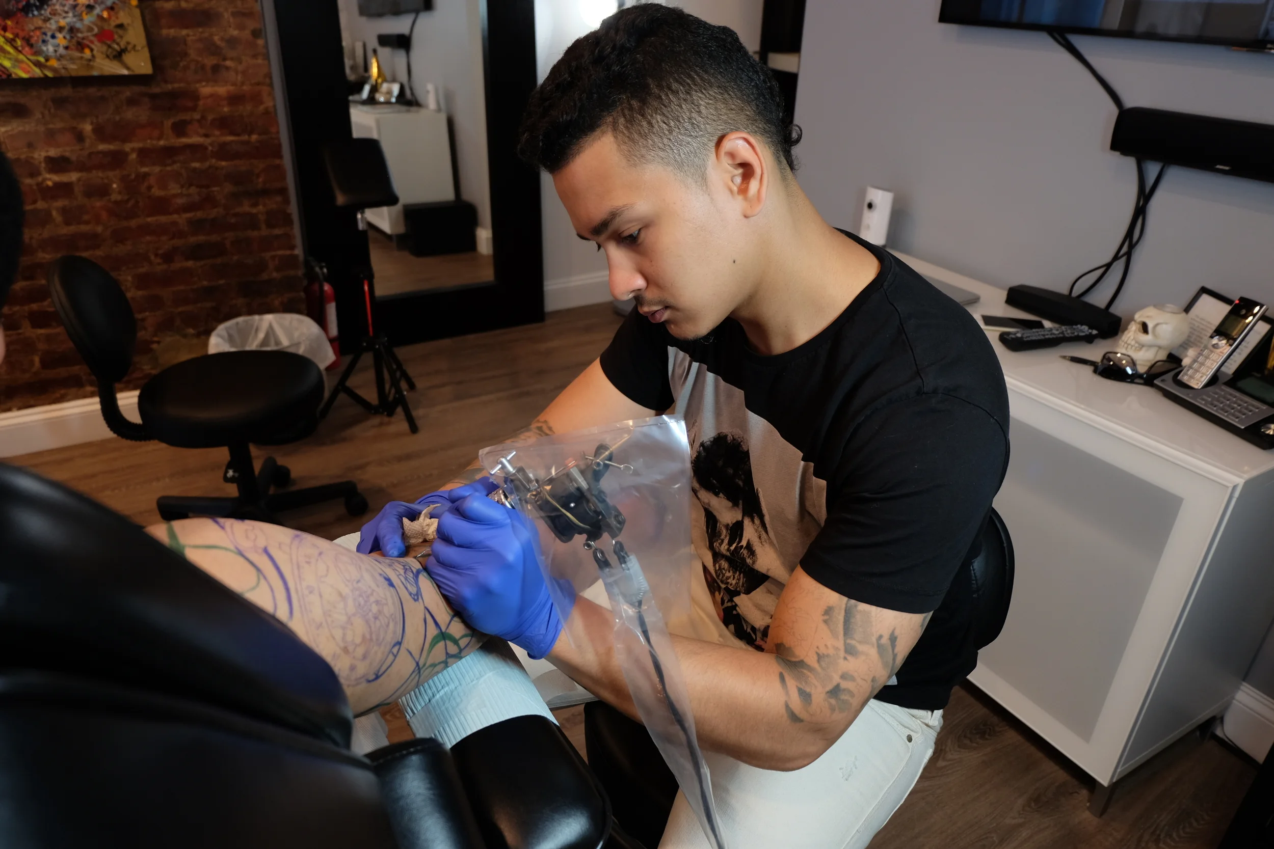 THE TEAM — ROTTEN APPLE ART ALLEY, image size:2500x1667