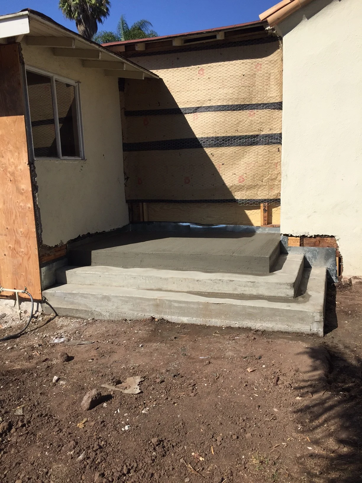  Dining room entry steps. &nbsp;These will be finished with either tile or brick ... TBD. 