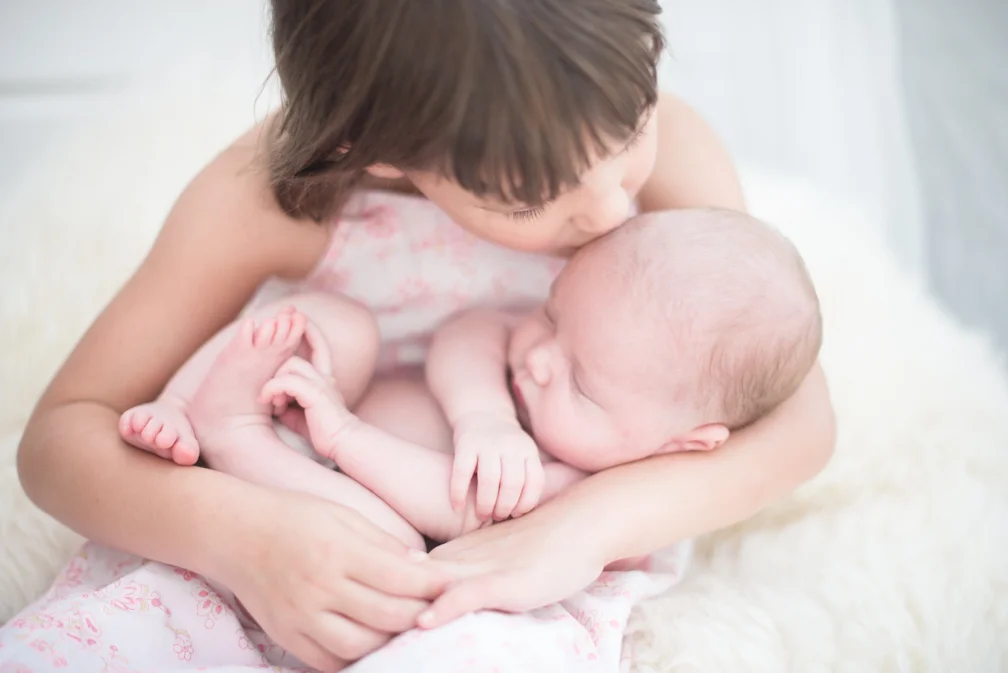 SisterNewborn-2.jpg