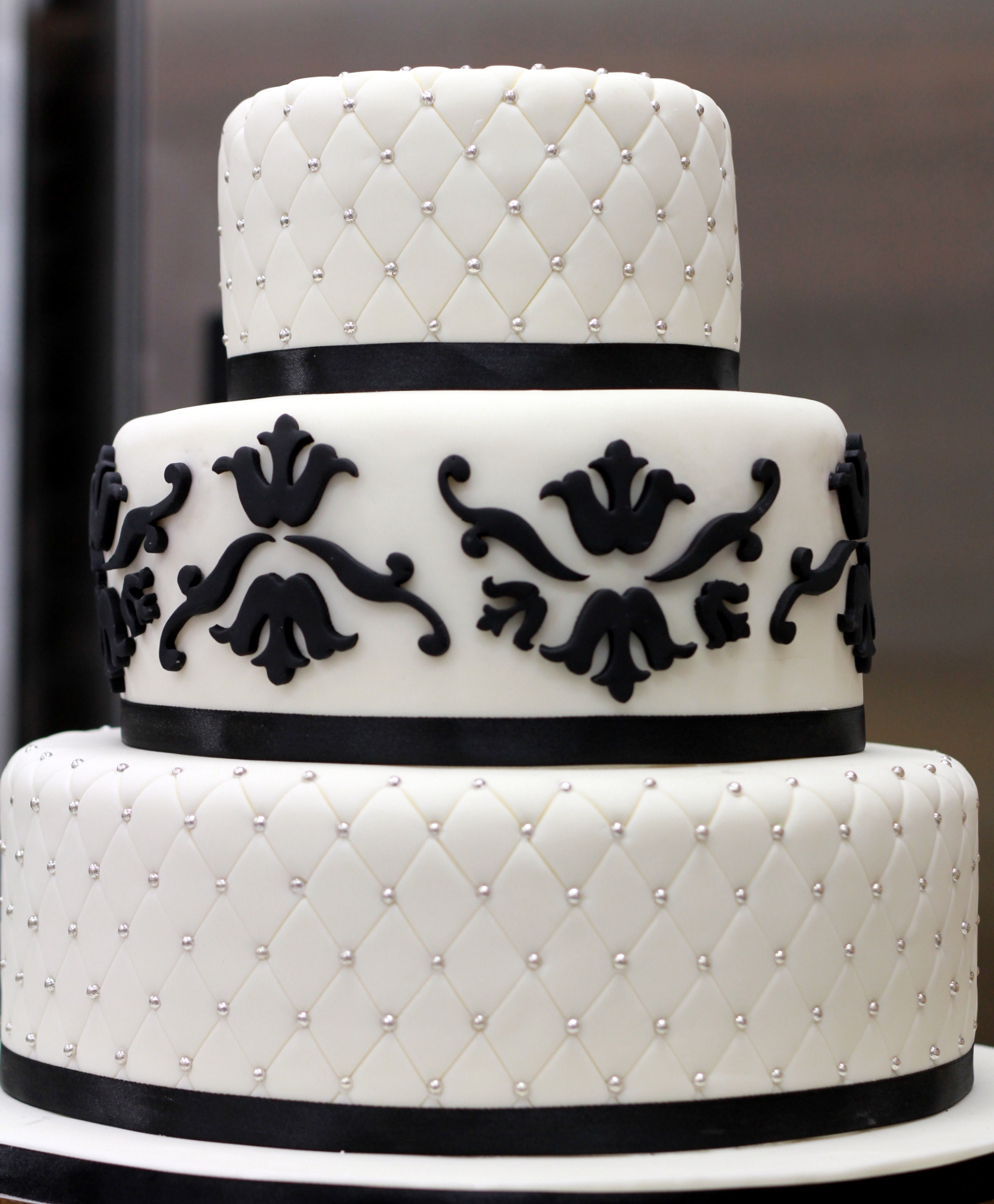 black and white cake.jpg