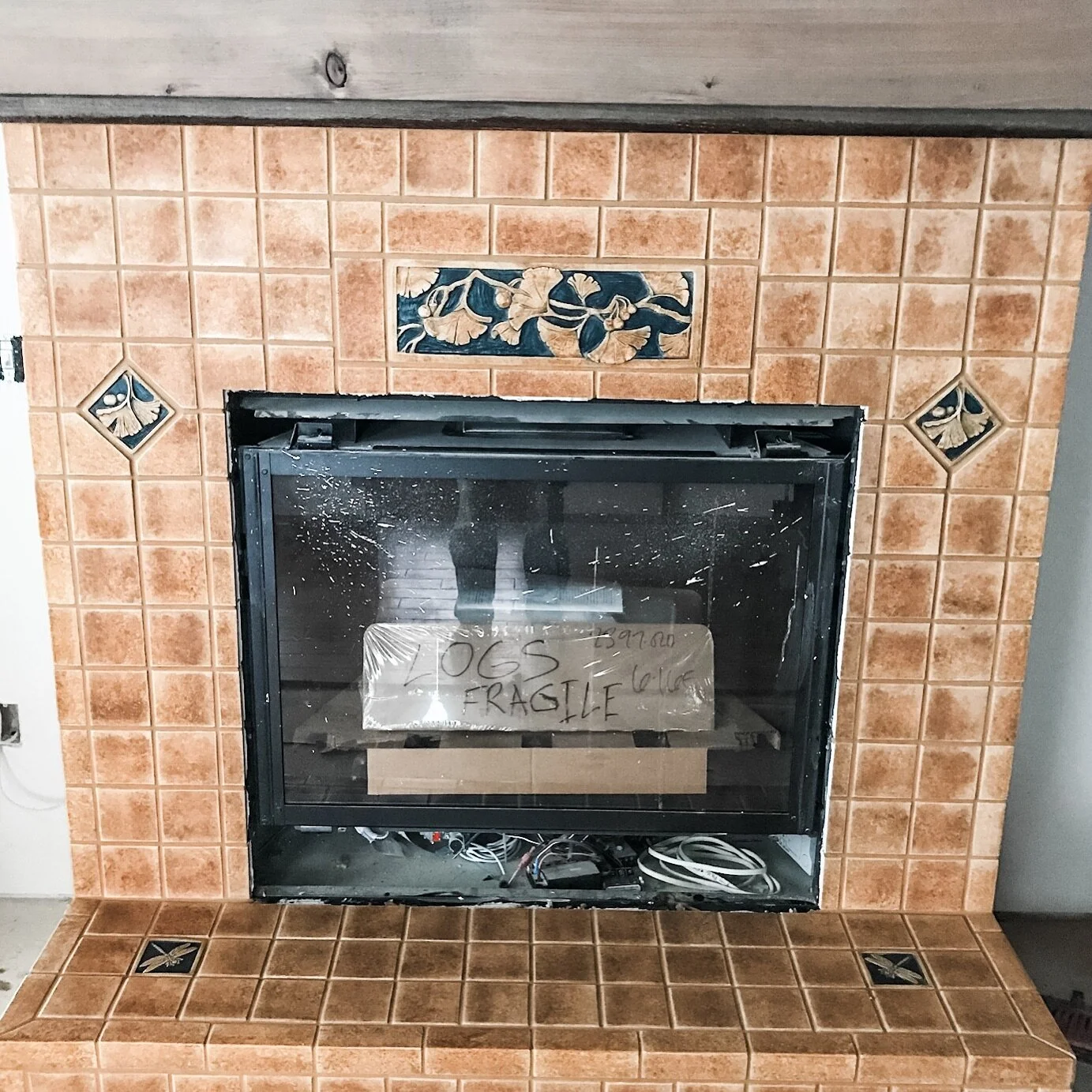 Warming up the living room space with this one of a kind fireplace 🪵🔥

#livingstonmontana #bozemanmontana #tileinstallation #tileinspiration #customfireplace #fireplaces #bozemanconstruction