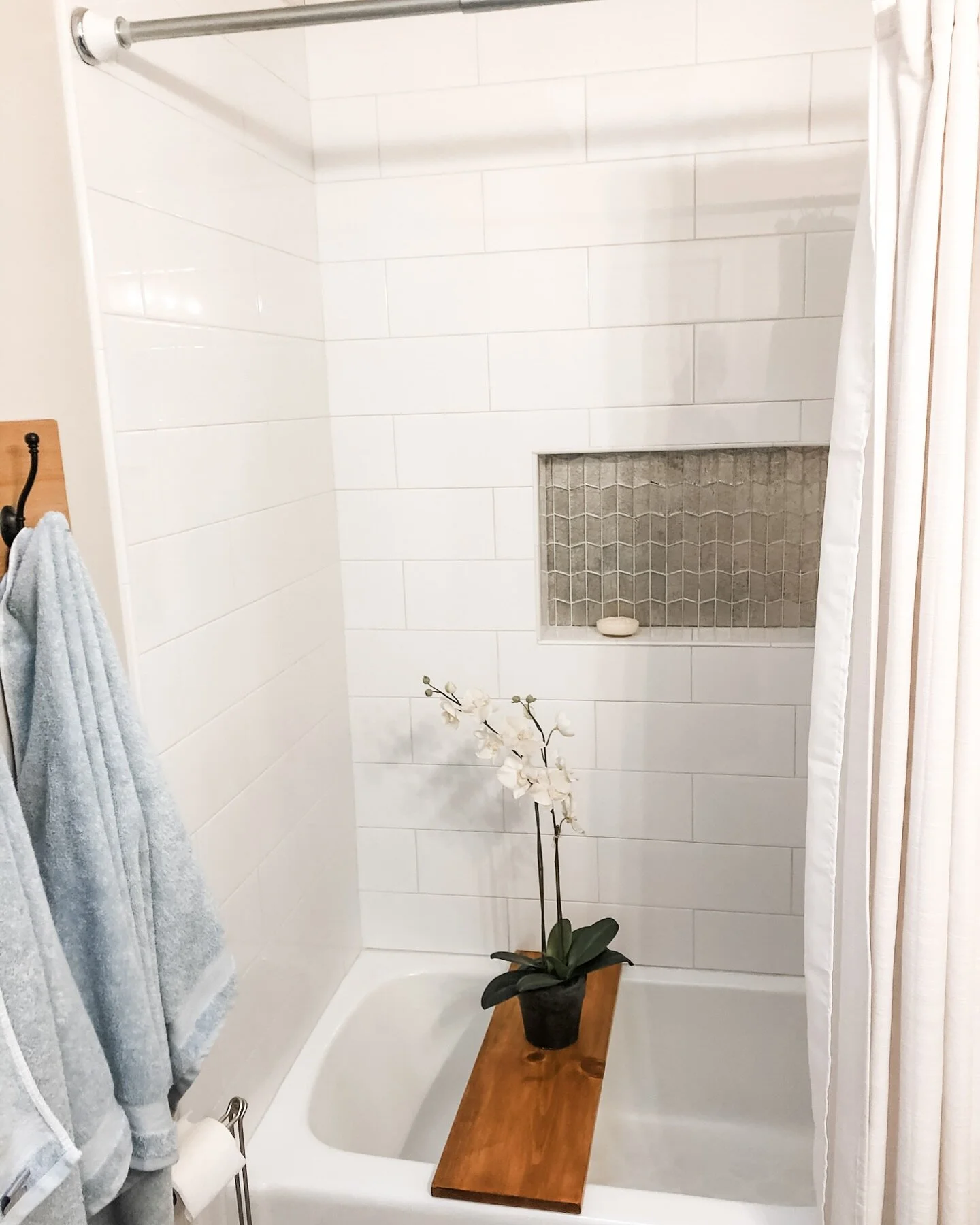 Ready for a relaxing soak 

#livingstonmontana #bozemanmontana #montanatile #tileinstaller #tileinstllation #tileinstall #bathroomdesign #bathroomstyle