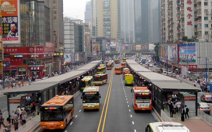 7. PUBLIC TRANSIT All new developments must be within a 500-meter radius of a bus or mass transit station. For the city as a whole, at least 90% of developments should be within 800-meter radius of a public transit station. The City of Guangzhou utilizes an affordable bus rapid transit system for transportation needs, along with an extensive metro network. The Guangzhou BRT system, introduced in 2010, has been a huge success, carrying over 1 million passengers daily.