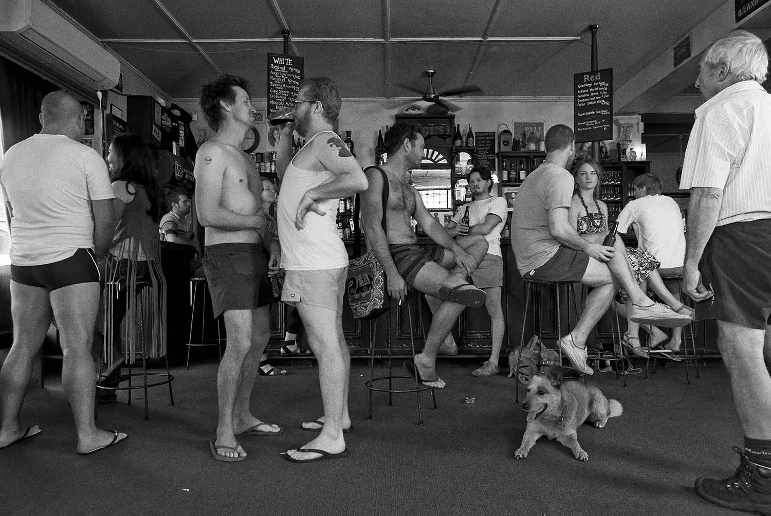 At the Pub, reimagined, after Rennie Ellis