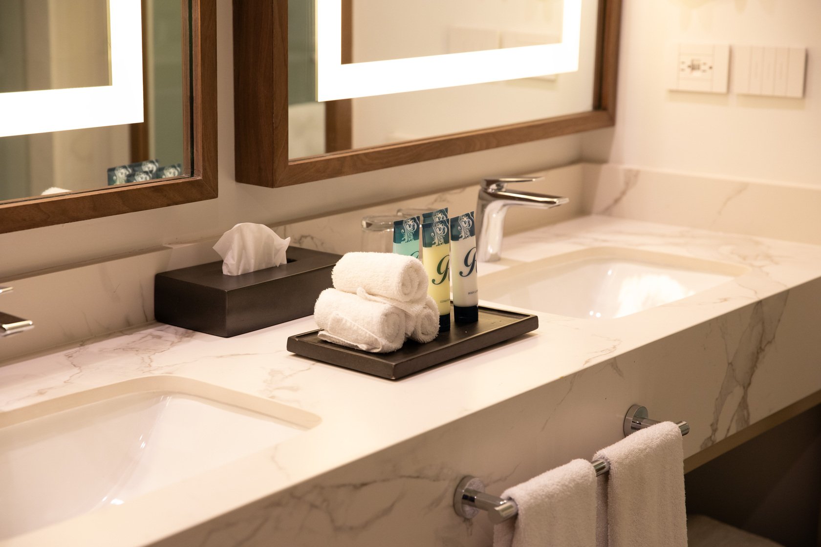 ROYALTON-BARBADOS-JUNIOR-SUITE-2-BEDS-BATHROOM-2-1.jpg
