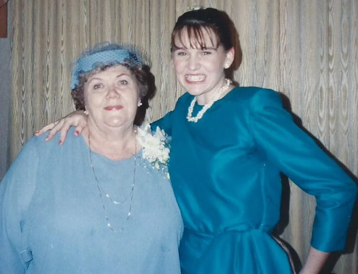 A spectacular example of an early bridesmaid dress (what is that smile about?!)