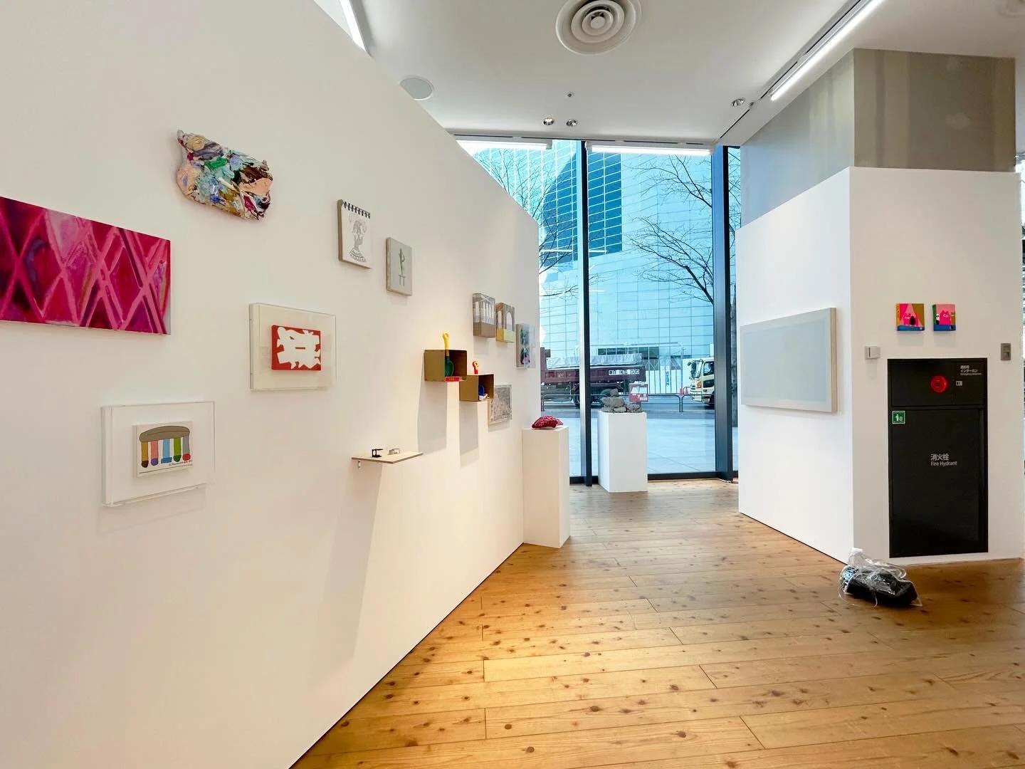 Now on view in Tokyo 🇯🇵
&ldquo;Micro Salon&rdquo; at @cadan_insta, a salon-style group exhibition bringing together artists across generations.

Showing work alongside @nnnoue, representing @kotaro_nukaga. This marks my third time exhibiting in Jap