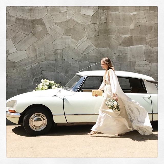 CONTEMPORARY BRIDES 👰🏻 #modernbride #bohemian #congratulations @mica_design repost from @golestaneh .
.
#coolbrides #stylebrides #weddingdress #weddinginspiration #berlinwedding #socialweddingclub💌 #bohemian #bohemianstyle #perfectdress #weddingmo