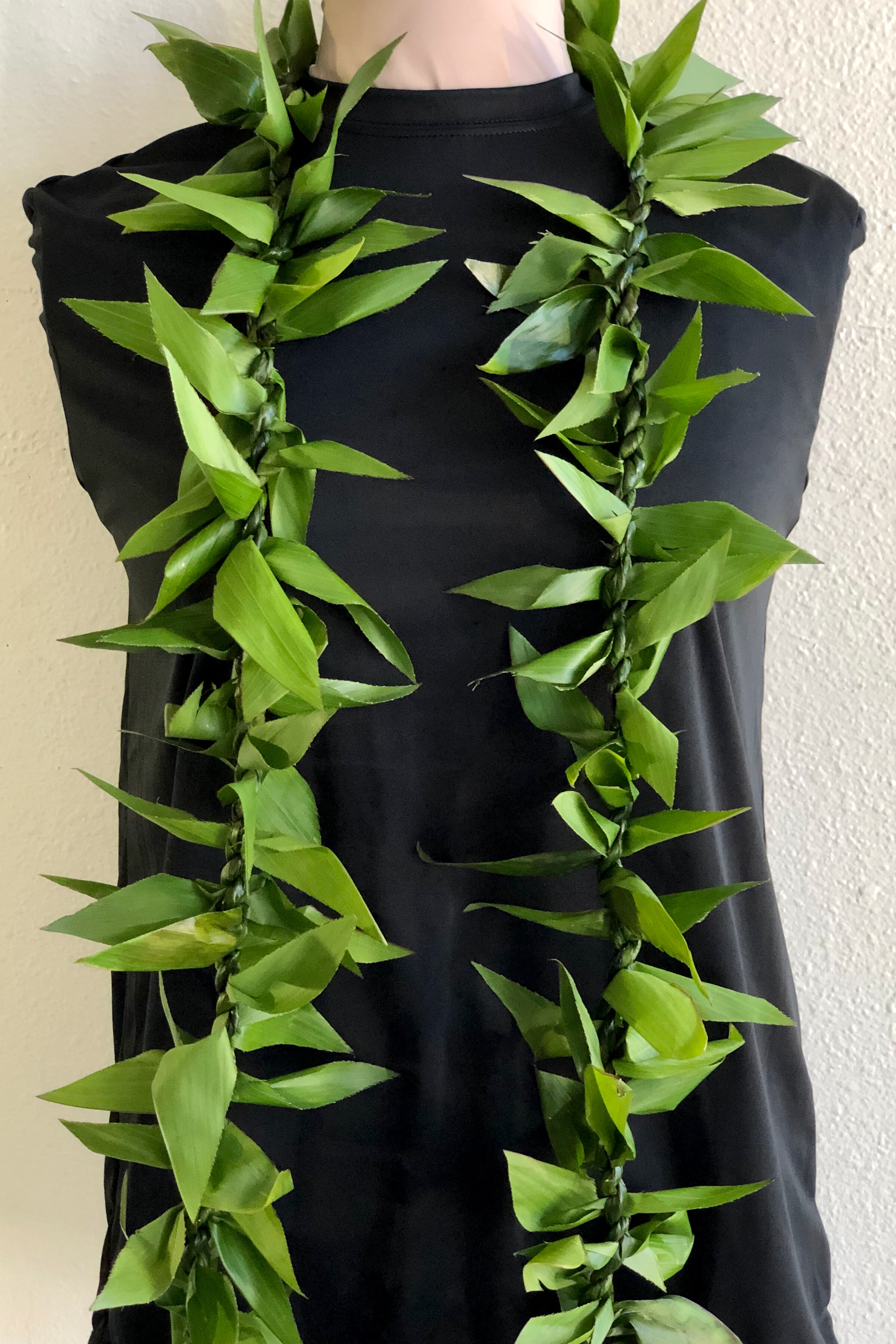 Single Ti Leaf Maile Style Lei