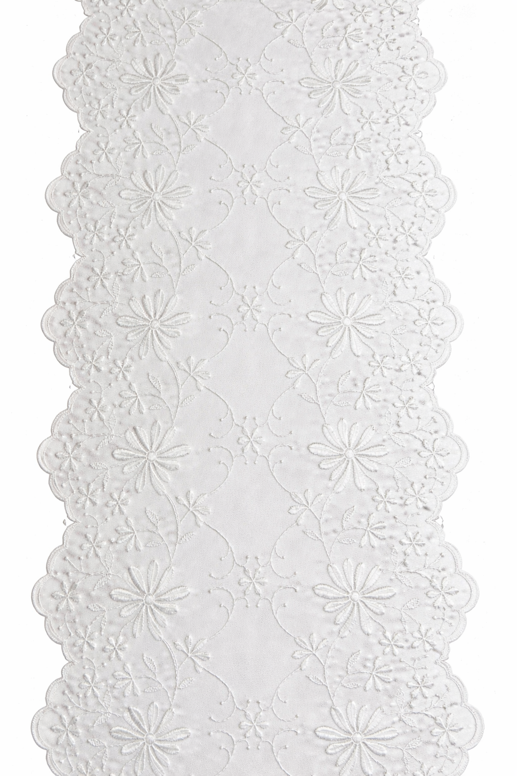 Heirloom Lace Runner (handmade) - White 01 Detail.png